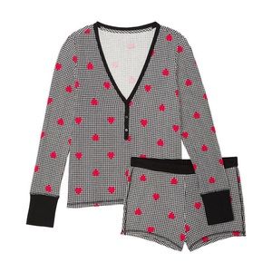 NWT VICTORIA SECRET HEART THERMAL LOUNGE  SHORT SLEEP SET . SIZE MEDIUM.